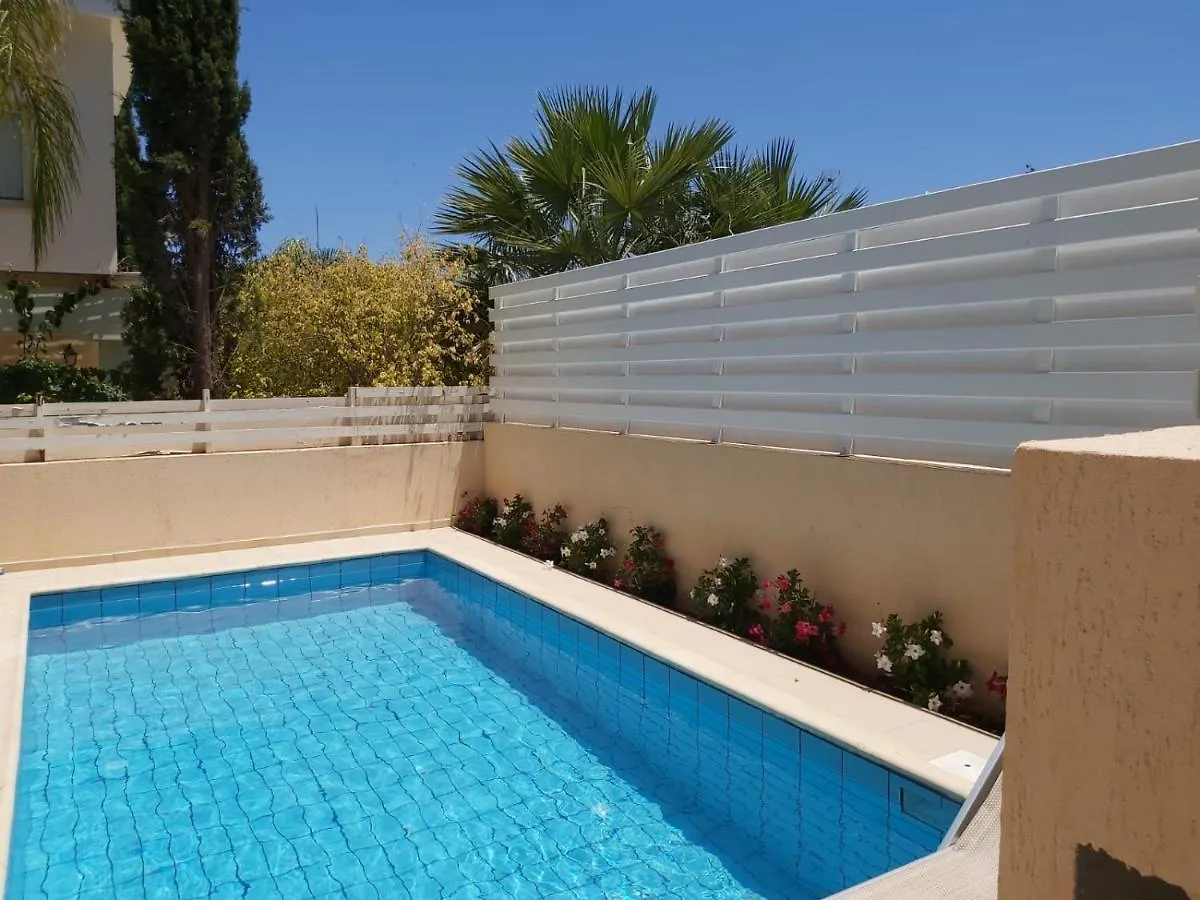 Anthorina Villa 16 بروتاراس